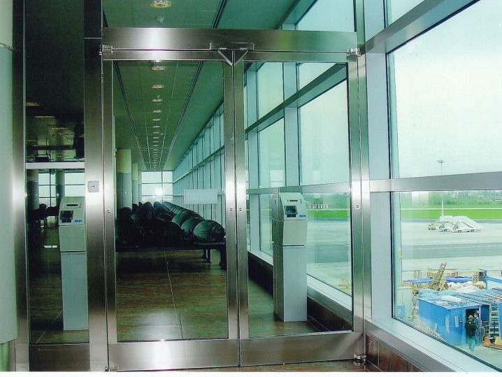 Automatic fire doors