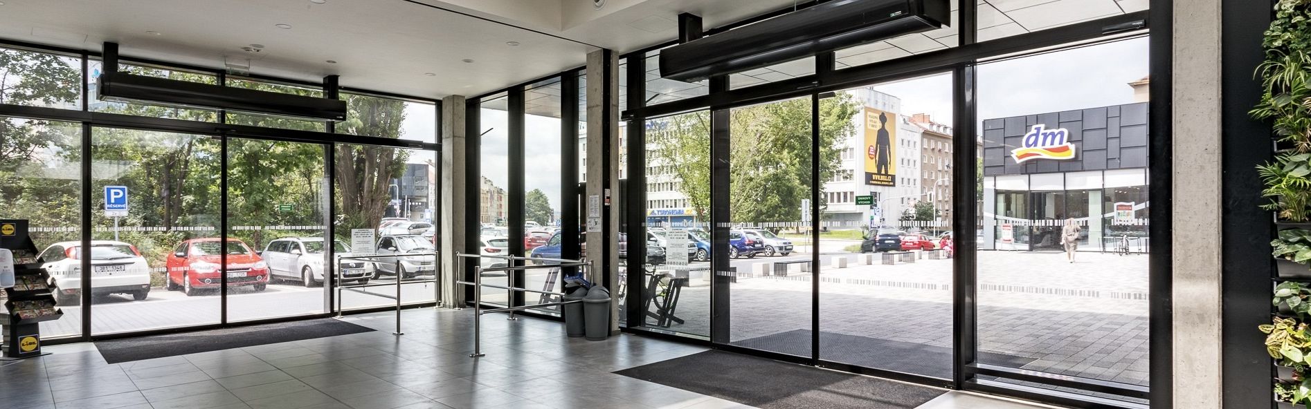 How to maintain aluminium doors and windows